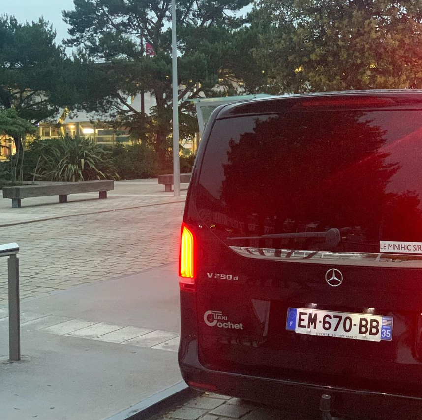 Taxi Cochet Van Dinard